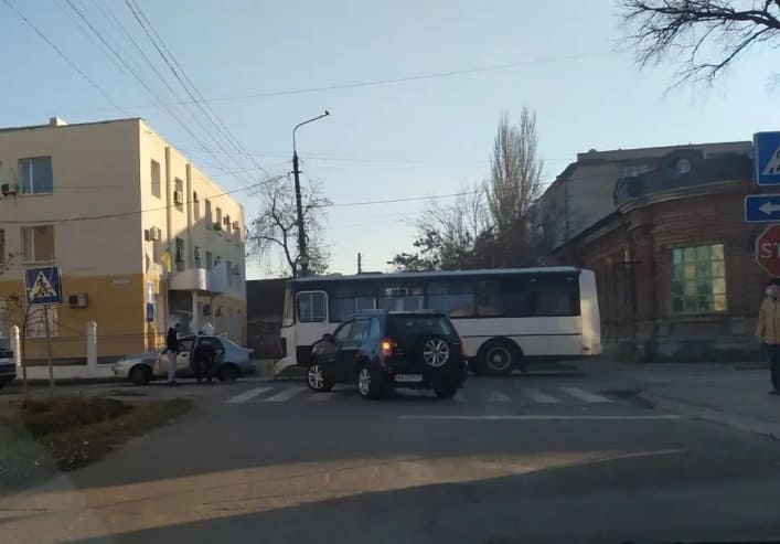 В Бердянске в ДТП попал автобус с пассажирами (фото)